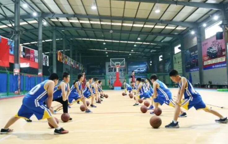 传奇篮球训练营加盟