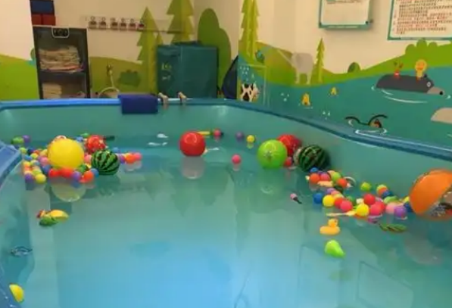 小飛俠嬰幼兒游泳館